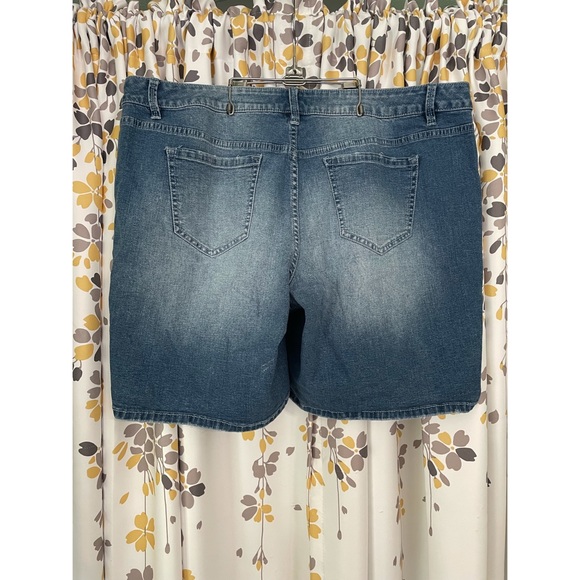 Lane Bryant size 20 denim shorts with lace - Picture 2 of 4